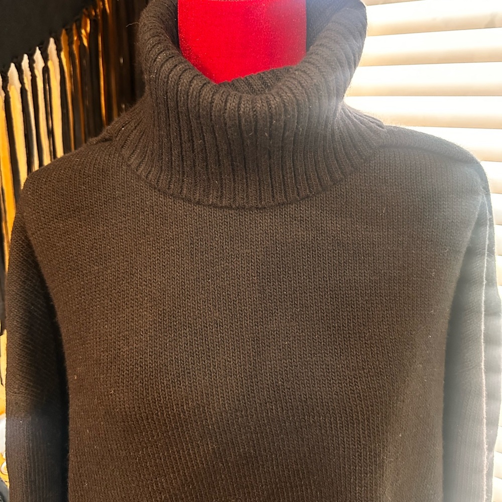 Women’s H&M black sweater size M